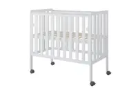 Patut din lemn Nichiduta Bambi Alb 100x50 cm cu laterala culisanta,roti cu blocare,margine din silicon pentru protectie dintisori,design modern,margini rotunjite,3 nivele de reglare somiera,vopsele si materiale sigure