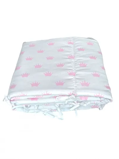 Set de aparatori pufoase h35 pat 120x60 cm DeLuxe Coronite roz pe alb