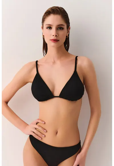 Sutien de baie cu cupe triunghiulare - Negru
