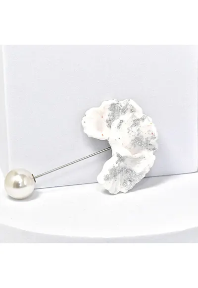 Brosa din lut polimeric si rasina epoxidica - design floral - unica - 5x8cm