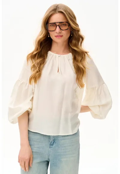 Bluza cu maneci trei sferturi bufante
