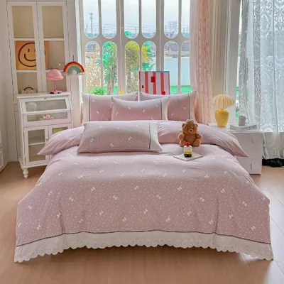 Lenjerie de Pat Premium, Bumbac 100%, cu Broderie si Volanase din Dantela, 4 Piese, Cearsaf cu Elastic, Alb, Roz, Fluturi, Flori