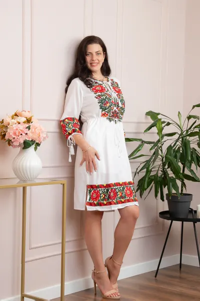 Rochie traditionala alba cu motiv floral multicolor Mihaela 02