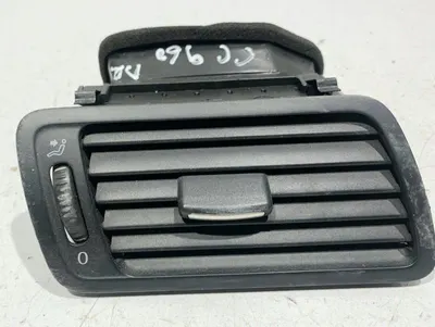 Grila ventilatie dreapta fata 3C1819702F Volkswagen Passat CC (2008-2012)
