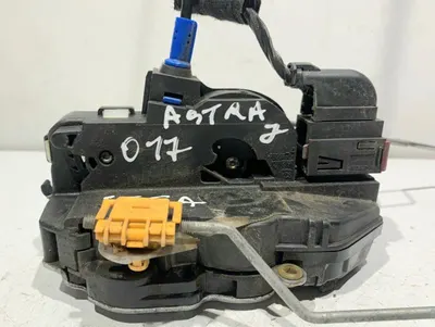 Broasca usa stanga fata 13503801 Opel Astra J facelift (2012-2015)