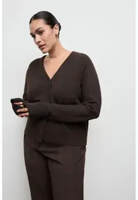 Cardigan tricotat cu model uni - Maro inchis