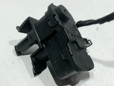 Motoras / actuator deschidere rezervor 7P0810773F Volkswagen Polo VI facelift (2021->) AW