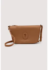Geanta crossbody din piele cu aplicatie monograma - Maro Siena