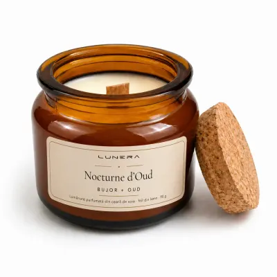 Lumânare parfumată din ceară de soia Nocturne d’Oud - Bujor și Oud 90 g - Chihlimbar
