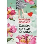 Cupidon are aripi de carton