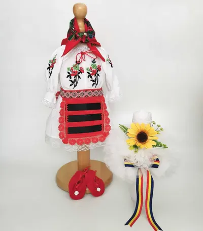 Set Botez Traditional a, Costum Traditional Muna 17 - 2 piese costumas si lumanare