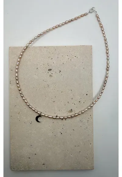 Colier handmade - realizat din perle de cultura roz - pandantiv semiluna argint925 - inchiderile argint925