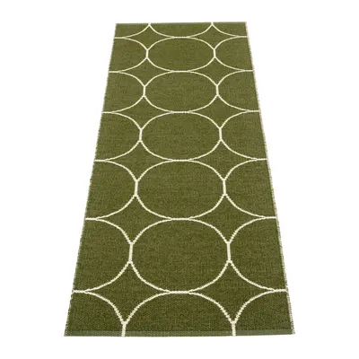 Covor tip traversă pentru interior și exterior verde închis 70x200 cm Boo Dark Olive – Pappelina