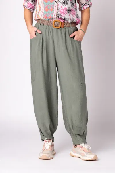 Pantaloni kaki, masura mare, cu curea, din vascoza