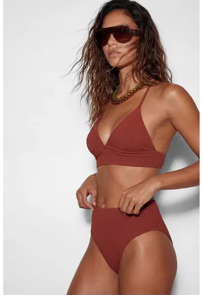 Sutien de baie cu cupe triunghiulare si model texturat - Maro cognac