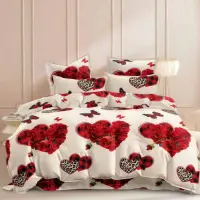 Lenjerie pat dublu bumbac satinat - 3 Bucati 219 Lei - Crem Rosu inimioare