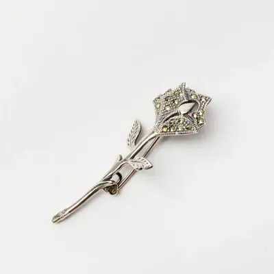 Brosa trandafir stilizat din argint 925 cu pietre foarte fine de marcasite