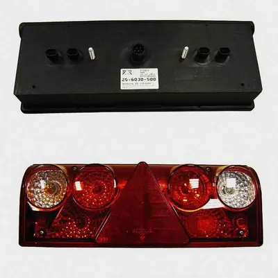 Stop spate dreapta EUROPOINT II (24V, reflector triunghiular, conector: 4x SuperSeal 2PIN AMP 7PIN Bayonet, LED lumini pozitie) potrivit SCHMITZ