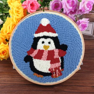 Set creativ pentru brodat Em Art - Pinguin de Crăciun, 20 x 20 cm