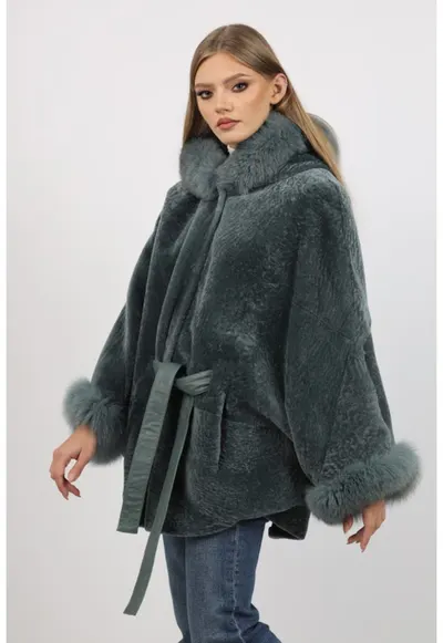 Poncho de Dama din Miel Australian si Gluga din Vulpe Argintie - Model Butterfly - Verde