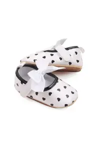 Pantofi Model AL 13172 cu inimioare - Fete - Alb cu negru - Alb
