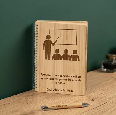 Set Caiet si pix personalizat - Profesor la tabla