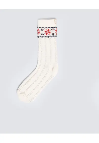 Sosete lungi cu model torsade si tematica de iarna