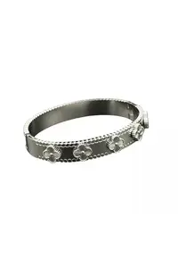 Bratara bangle cu flori in relief - argintie - diametru 6cm