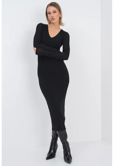 Rochie lunga cambrata cu decolteu in V - Negru