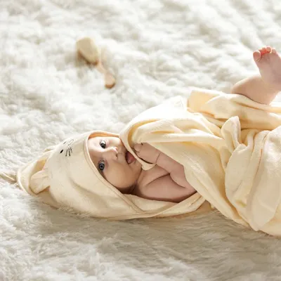 Prosop baie bambus cu gluga 100 x 100 cm Babyono crem
