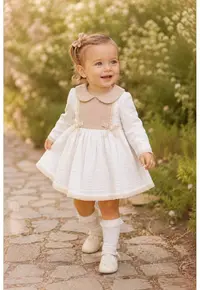 Rochita bebe fetite din muselina alba cu guler bej si fundite elegante
