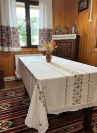 Fata de masa traditionala Isabela 2