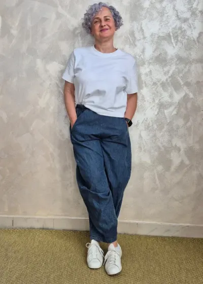 Pantaloni bleumarin din denim subtire cu croiala ampla si talie elastica