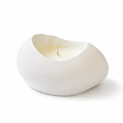 Lumânare parfumată din ceară de soia 100 g în bol Jesmonite tip ou spart, realizat manual - Trandafir & Vanilie
