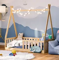Pat pentru copii Tipi Natur, din lemn, design scandinav tip casuta, montaj pe podea, cu somiera 140 x 70 cm