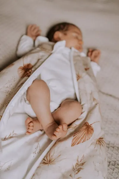 Sac de dormit din bumbac 0-4 luni Newborn Boho Sand Sleepee 2,5 tog