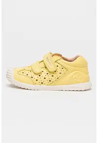 Pantofi sport de piele cu velcro si perforatii - Galben pai