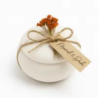 Lumânare mărturie personalizată – vas jesmonite, aspect ceramic 6×4 cm, ceară de soia - Neparfumată