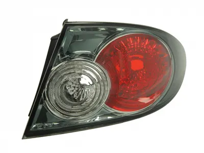 Stop tripla lampa spate dreapta ( exterior , Semnalizator alb, culoare sticla negru) MAZDA 6 2002-2005