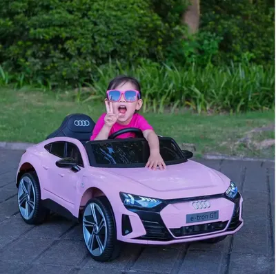 Masinuta electrica pentru copii Audi e-Tron GT Pink cu licenta,radiocomanda 2.4G,roti EVA,doua motoare,acumulator 12V,faruri si stopuri LED,acumulator 12V4,5Ah,doua motoare,oglinzi retrovizoare,unitate audio cu muzica