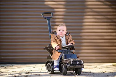 Masinuta copii de impins Lorelli Mercedes-Benz G350D Black cu maner parental, suport pentru picioare, spatiu depozitare jucarii, protectie impotriva rasturnarii, inaltime de la sol la sezut 26 cm