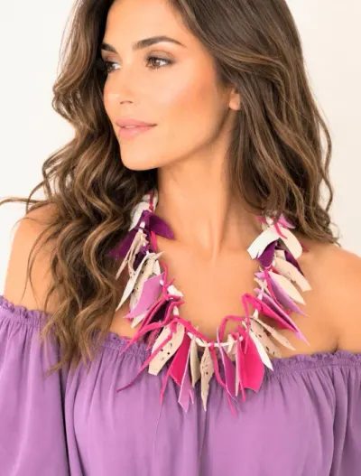 Colier handmade unicat din piele naturala,nuante alb ,fuchsia ,roz ,mov