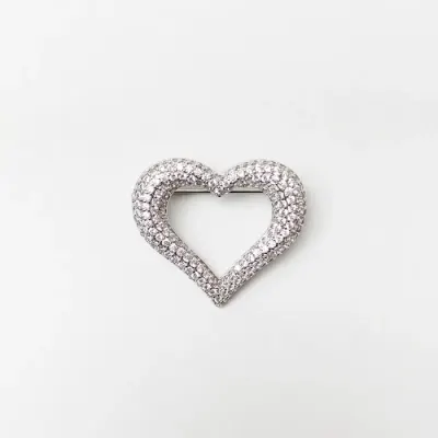 Brosa inima cu pietricele de cubic zirconia, placata cu argint