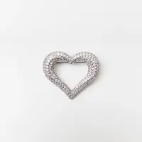 Brosa inima cu pietricele de cubic zirconia, placata cu argint