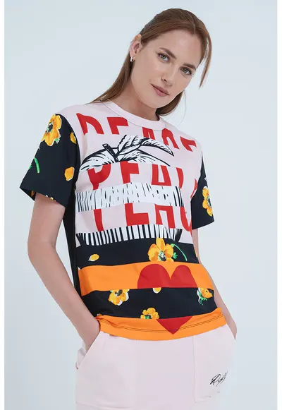 Tricou cu model frontal si decolteu la baza gatului - Rosu/Negru/Portocaliu