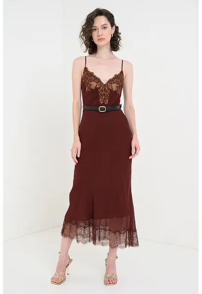 Rochie midi cu croiala pe bie si detalii de dantela - Maro inchis