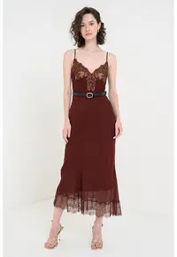 Rochie midi cu croiala pe bie si detalii de dantela - Maro inchis