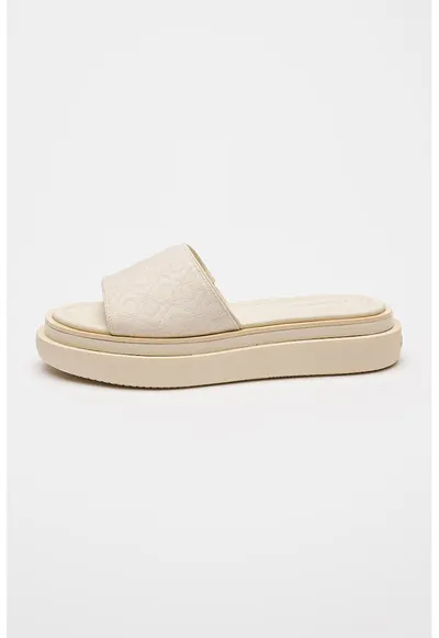 Papuci cu talpa flatform si model monograma - Alb fildes