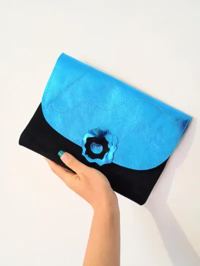 Plic handmade din piele naturala neagra si albastra , cu trandafir 3D multicolor,unicat