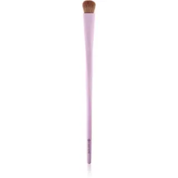 essence Throwing a little shade pensula rotunda pentru machiaj